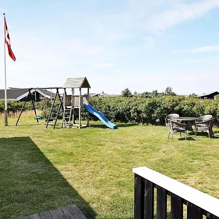 Three-bedroom Holiday In 2 *